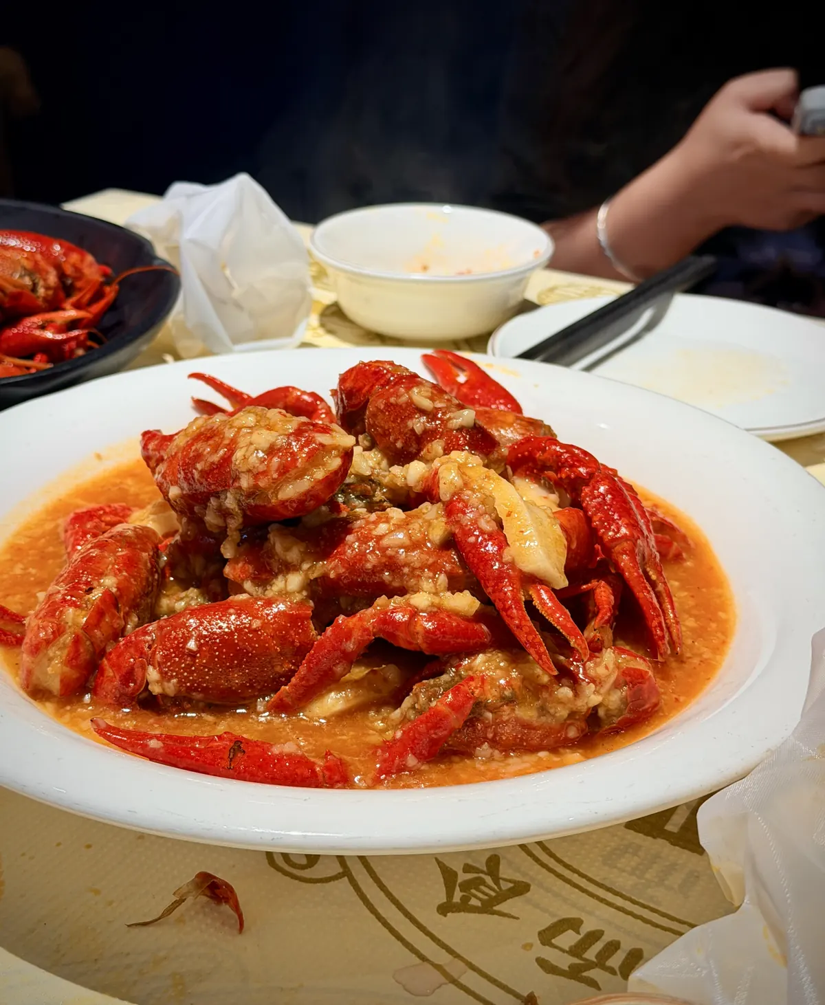 翟记蒜香小龙虾。